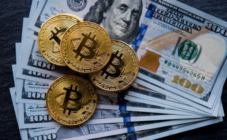 Will the Dollar Fall? What Do Banks Think?