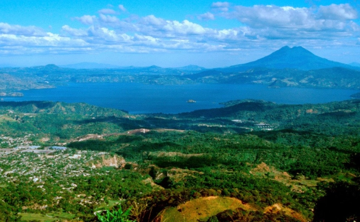 Should Governments Invest in Cryptocurrencies? El Salvador Example