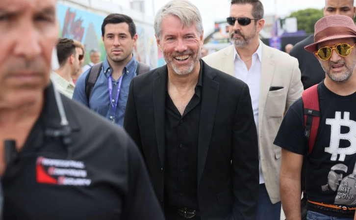 Bitcoin Defender's Tax Evasion Scandal: $40 Million Fine for Saylor!