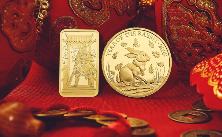 Gold Sets New Record: Exceeds $2,700