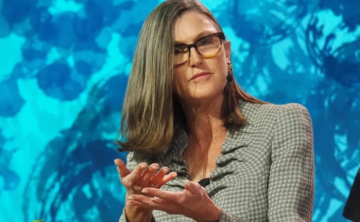 Bitcoin Achieves a Historical Success by Reaching a Market Value of 2 Trillion Dollars