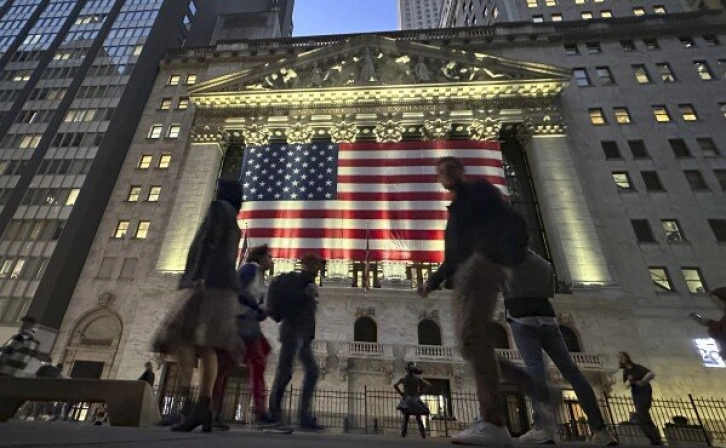 US Economic Data Shakes Crypto Markets